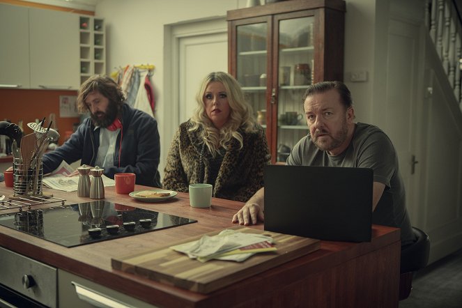 After Life - Episode 4 - Filmfotos - Joe Wilkinson, Roisin Conaty, Ricky Gervais