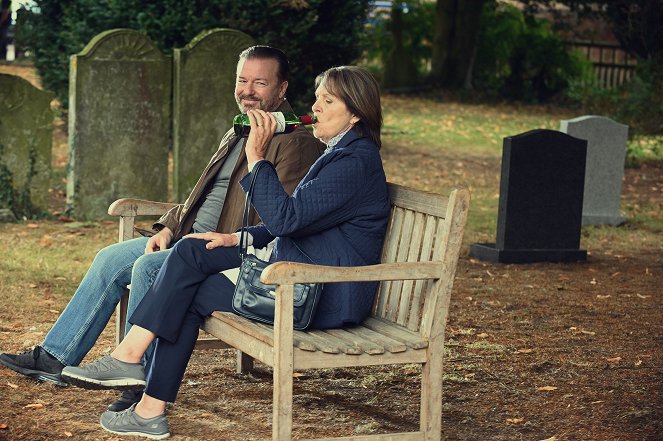 After Life – Mögöttem az élet - 4. epizód - Filmfotók - Ricky Gervais, Penelope Wilton