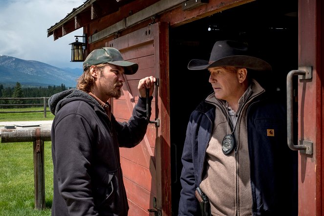 Yellowstone - Sins of the Father - Photos - Luke Grimes, Kevin Costner