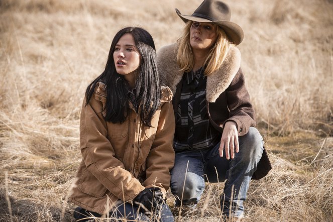 Yellowstone - Enemies by Monday - Photos - Kelsey Asbille, Kelly Reilly