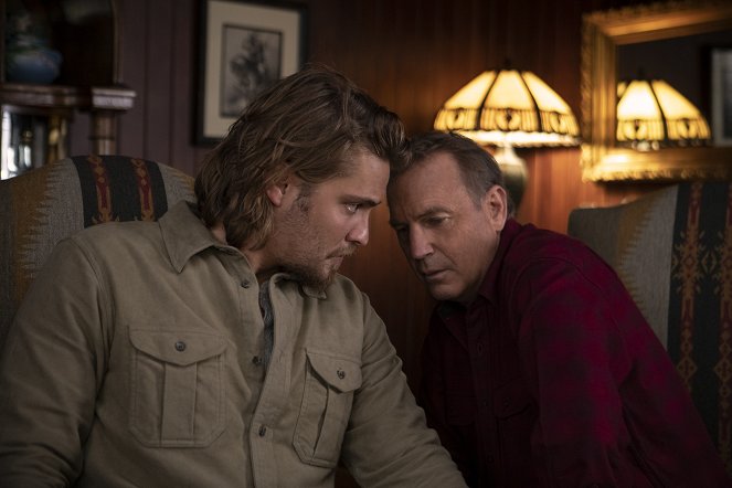 Yellowstone - Touching Your Enemy - Photos - Luke Grimes, Kevin Costner