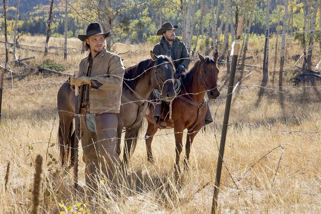 Yellowstone - Only Devils Left - Photos - Luke Grimes, Cole Hauser