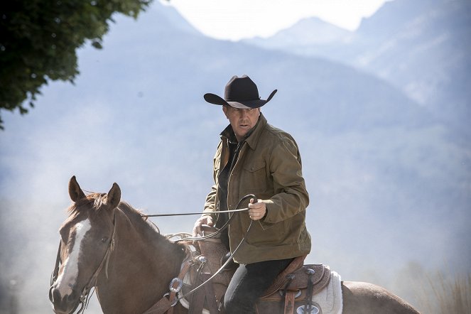 Yellowstone - Season 2 - Only Devils Left - Photos - Kevin Costner