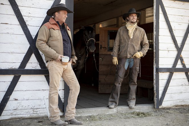Yellowstone - Season 2 - Hřmění - Z filmu - Kevin Costner, Luke Grimes
