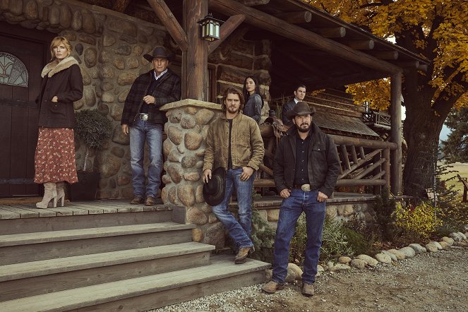 Yellowstone - Season 1 - Werbefoto - Kelly Reilly, Kevin Costner, Luke Grimes, Cole Hauser