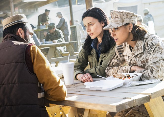 SEAL Team - Edge of Nowhere - Kuvat elokuvasta - Jessica Paré, Toni Trucks