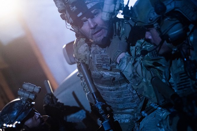 SEAL Team - Season 3 - Edge of Nowhere - Photos - David Boreanaz