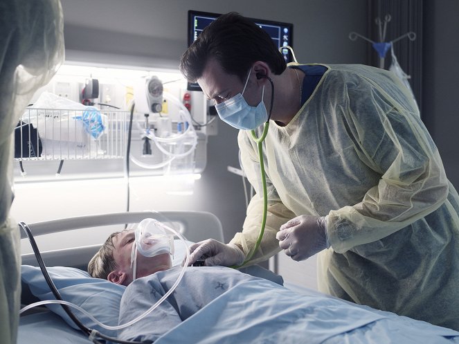 Transplant - Season 1 - Your Secrets Can Kill You - De la película - Jim Watson