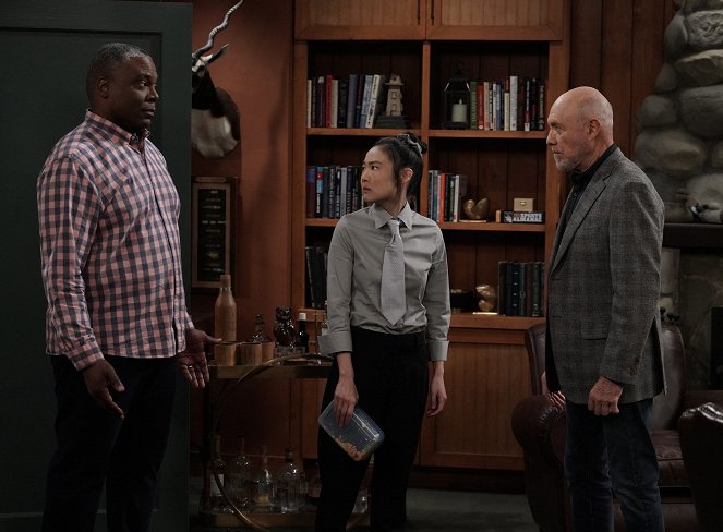 Last Man Standing - How You Like Them Pancakes? - Photos - Jonathan Adams, Krista Marie Yu, Hector Elizondo