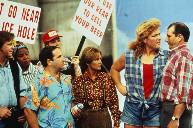 Married with Children - Kelly Breaks Out - Photos - Cleto Augusto, Amanda Bearse, Dot-Marie Jones, Ed O'Neill