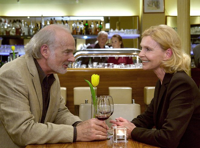 In aller Freundschaft - Gib frei, was du liebst! - Film - Claus  Dieter Clausnitzer, Jutta Kammann