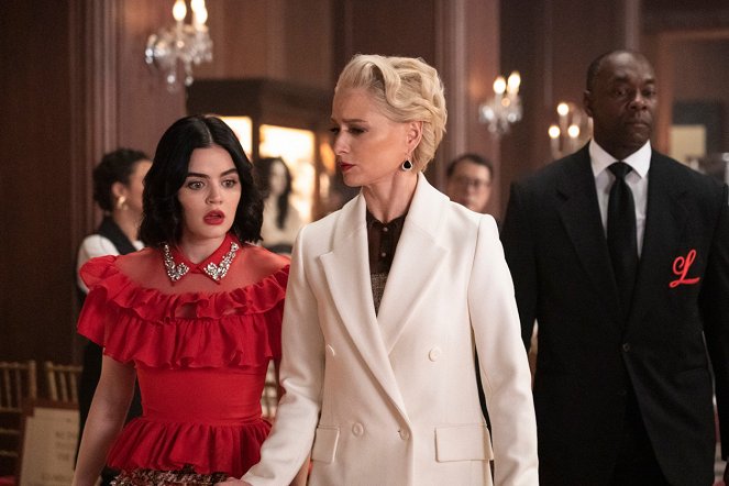 Katy Keene - Chapter Ten: Gloria - Van film - Lucy Hale, Katherine LaNasa