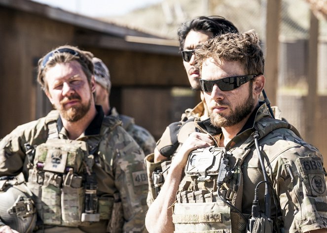 SEAL Team - In the Blind - Van film - Tyler Grey, Max Thieriot