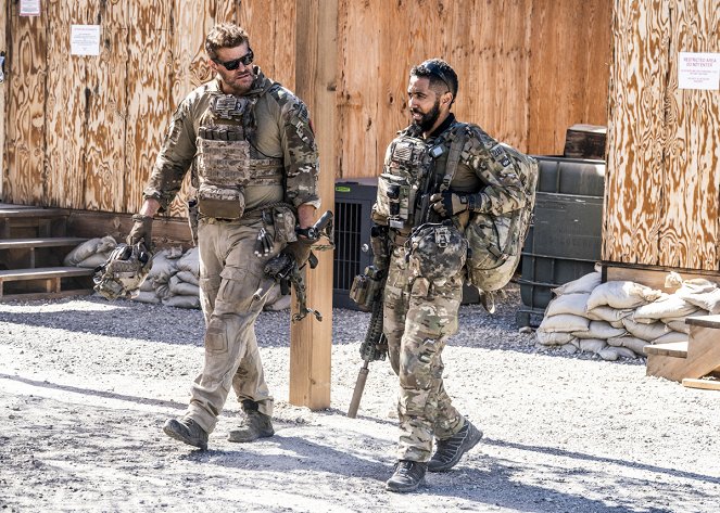 SEAL Team - In the Blind - Photos - David Boreanaz, Neil Brown Jr.