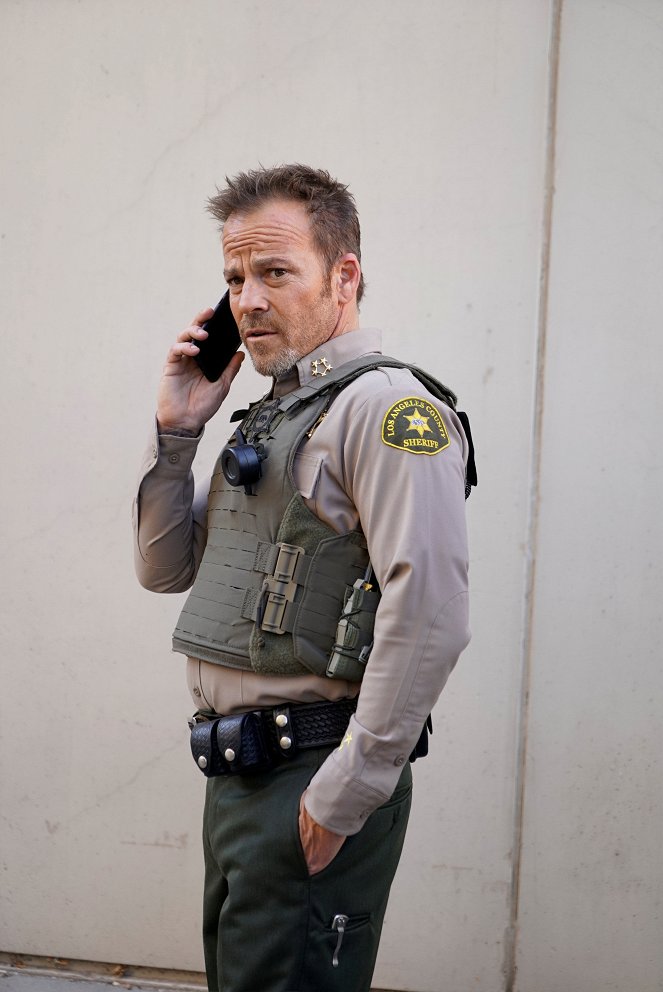 Deputy - 10-8 Search and Rescue - Photos - Stephen Dorff