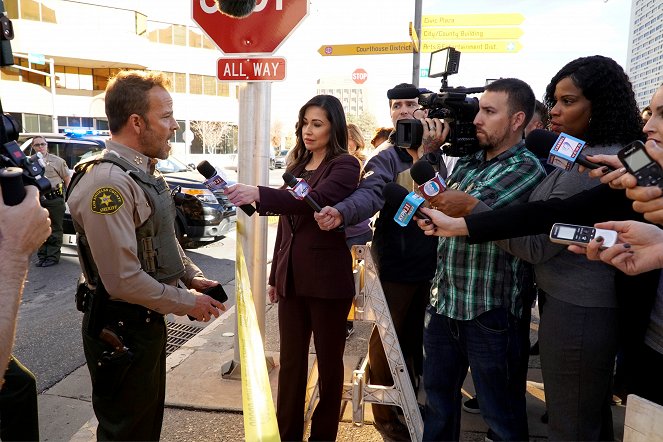 Deputy - 10-8 Search and Rescue - Photos - Stephen Dorff
