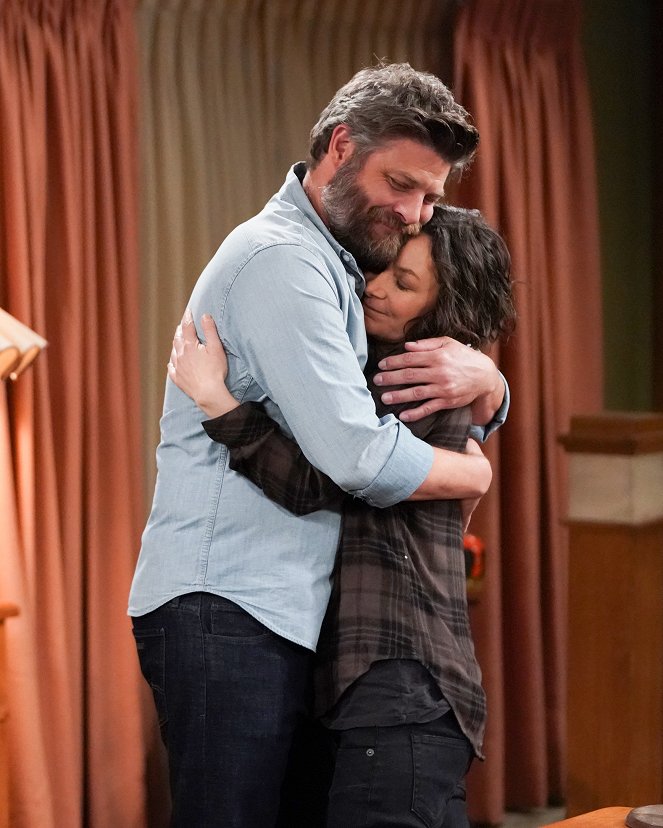 The Conners - Season 2 - CPAPs, Hickeys and Biscuits - Photos - Jay R. Ferguson, Sara Gilbert