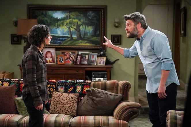 The Conners - CPAPs, Hickeys and Biscuits - Photos - Sara Gilbert, Jay R. Ferguson