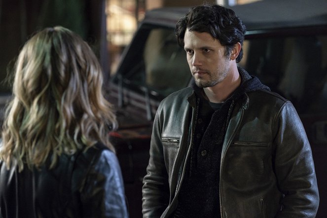 Roswell, New Mexico - Season 2 - Say It Ain't So - Photos - Nathan Parsons
