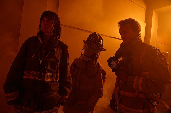 A tűz fogságában - Filmfotók - Catherine Bell, Greg Bryk