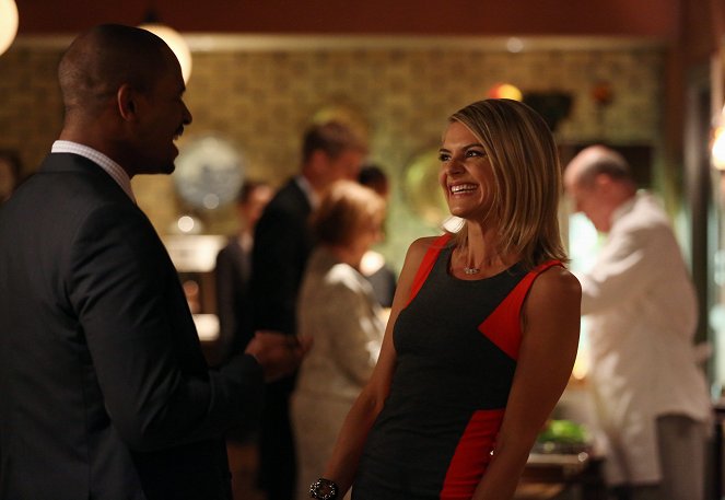 Happy Endings - To Serb with Love - Van film - Eliza Coupe