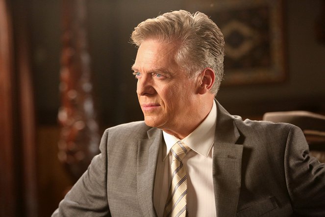 Happy Endings - To Serb with Love - Photos - Christopher McDonald