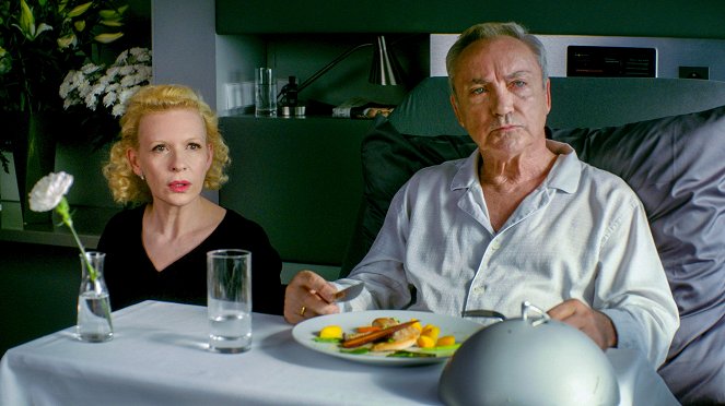 Altes Geld - Schneeweißes Herz - Z filmu - Sunnyi Melles, Udo Kier