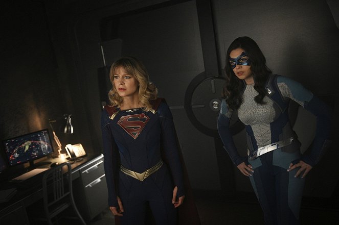 Supergirl - Nova ameaça - Do filme - Melissa Benoist, Nicole Maines