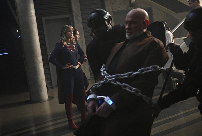Supergirl - The Missing Link - Photos - Melissa Benoist, Mitch Pileggi