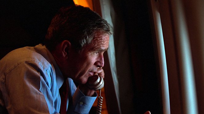 Geheimakte Amerika - Season 3 - Im Untergrund - Filmfotos - George W. Bush