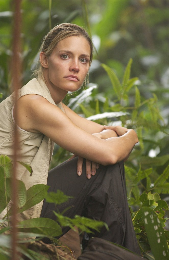 Anacondas: The Hunt for the Blood Orchid - Photos - KaDee Strickland