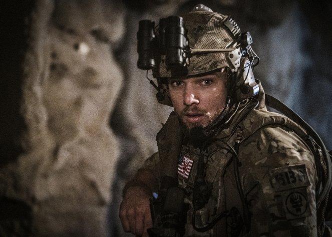 SEAL Team - No Choice in Duty - Filmfotók - Max Thieriot