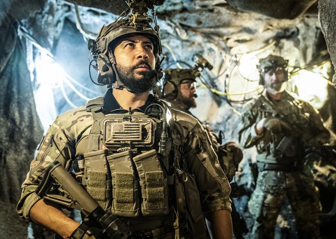 SEAL Team - No Choice in Duty - Filmfotók - Neil Brown Jr.