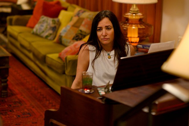 Better Things - Listen to the Roosters - Film - Pamela Adlon
