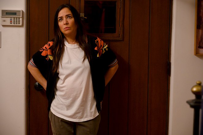 Better Things - Listen to the Roosters - Photos - Pamela Adlon