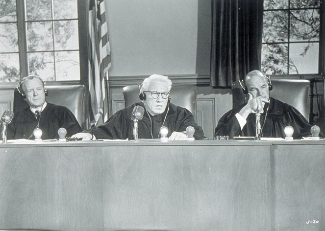 Das Urteil von Nürnberg - Filmfotos - Kenneth MacKenna, Spencer Tracy, Ray Teal