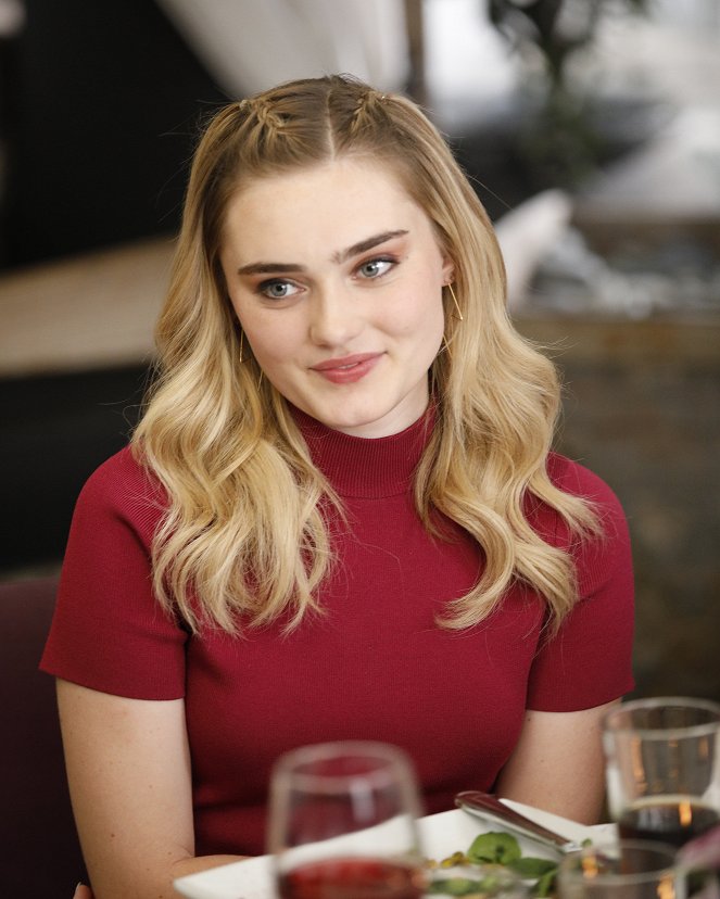 American Housewife - Vacation! - Van film - Meg Donnelly