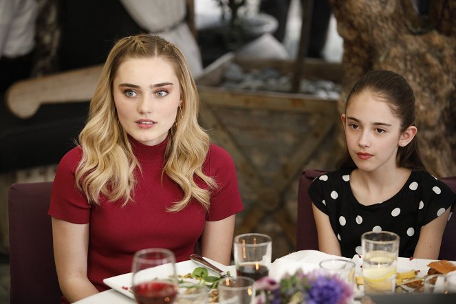 American Housewife - Vacation! - Do filme - Meg Donnelly, Julia Butters