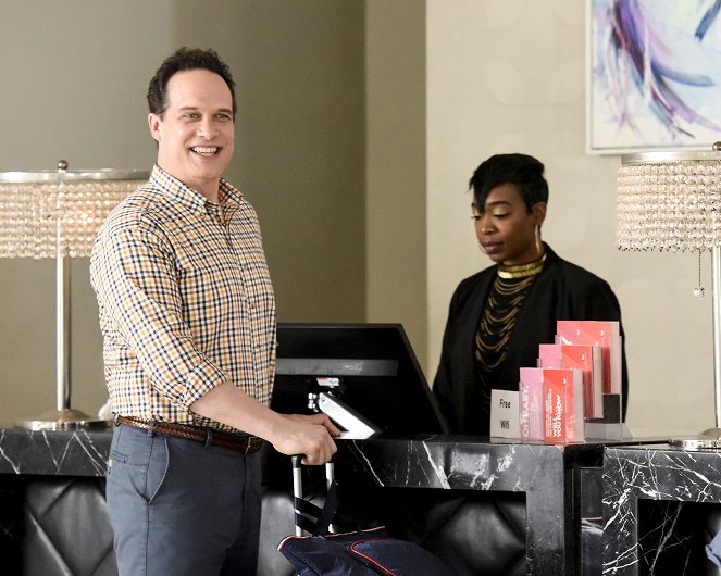 American Housewife - Vacation! - Photos - Diedrich Bader