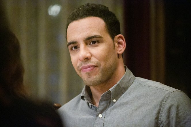 The Baker and the Beauty - I Think She's Coming Out - Van film - Victor Rasuk