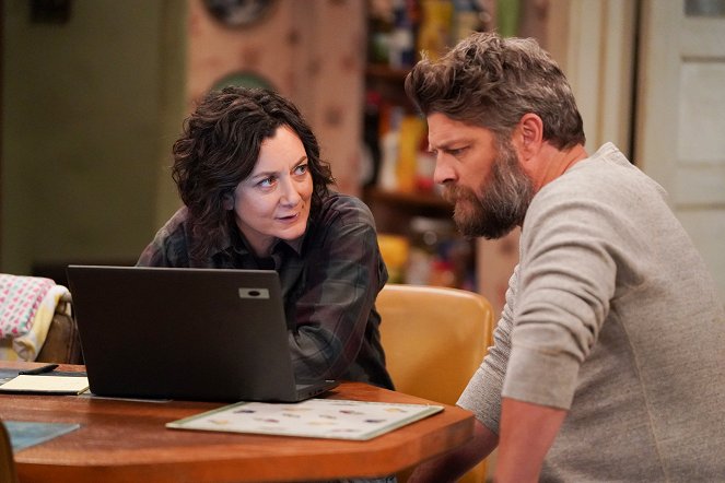 The Conners - Season 2 - Bridge Over Troubled Conners - Photos - Sara Gilbert, Jay R. Ferguson