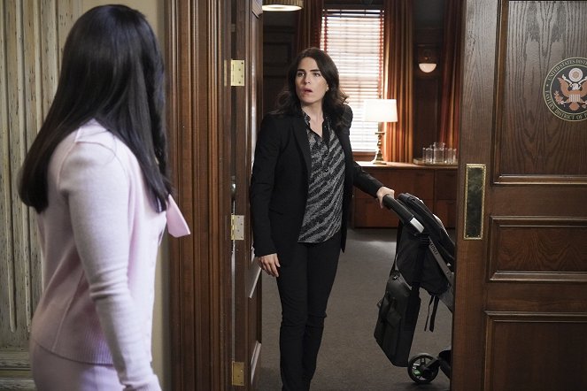 How to Get Away with Murder - Annalise Keating Is Dead - Photos - Karla Souza