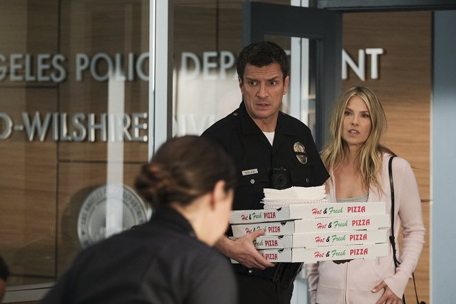 The Rookie - The Q Word - Photos - Nathan Fillion, Ali Larter