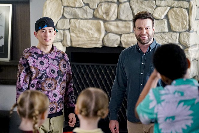 Single Parents - Look, This Is Obviously a Sexy Situation - Photos - Jake Choi, Taran Killam