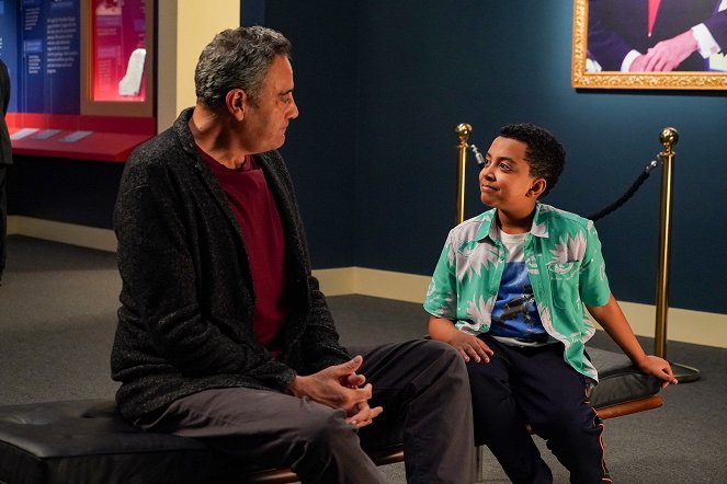 Single Parents - Season 2 - Look, This Is Obviously a Sexy Situation - Photos - Brad Garrett, Devin Trey Campbell
