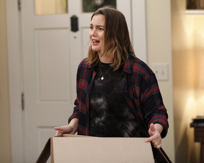 Single Parents - Season 2 - A Night of Delicate Frenching - Photos - Leighton Meester