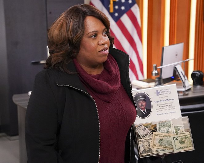 Station 19 - The Ghosts That Haunt Me - Photos - Chandra Wilson