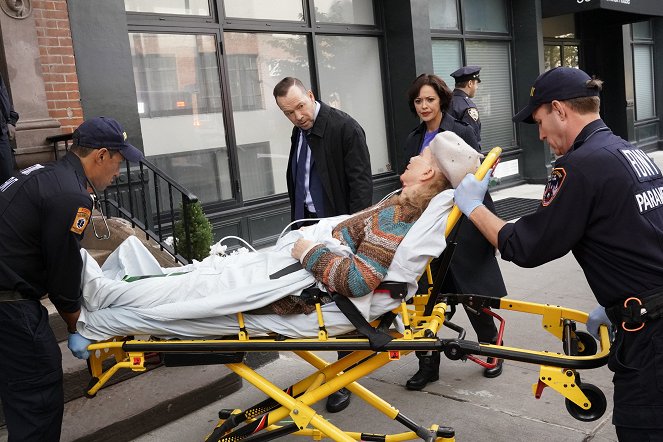 Blue Bloods - Crime Scene New York - Higher Standards - Photos - Donnie Wahlberg, Marisa Ramirez