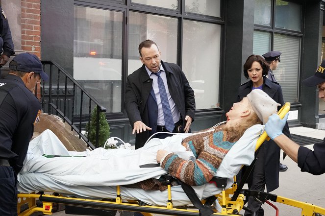 Blue Bloods - Crime Scene New York - Higher Standards - Photos - Donnie Wahlberg, Marisa Ramirez