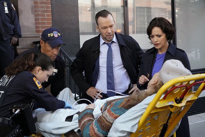 Blue Bloods - Higher Standards - Van film - Donnie Wahlberg, Marisa Ramirez